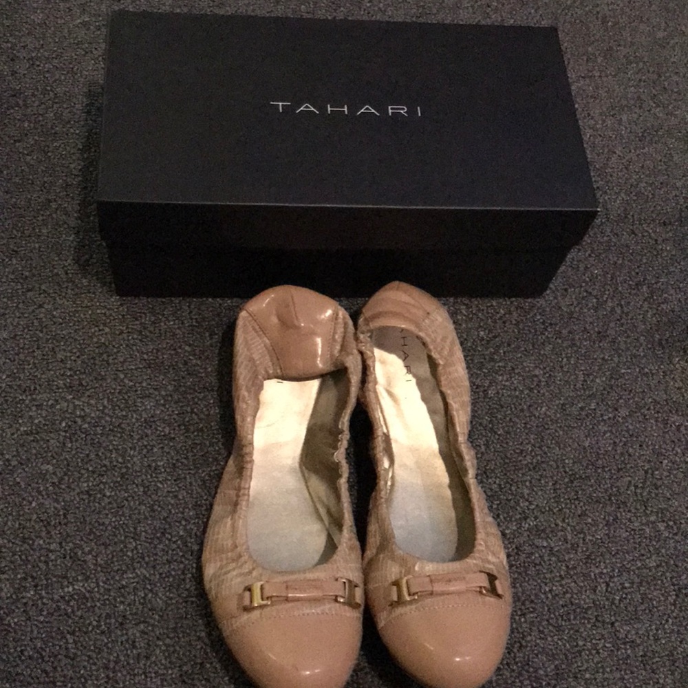 Tahari nude flats